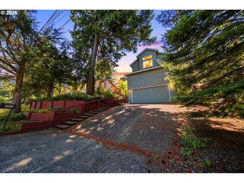 5002 Sw Vacuna St, Portland, OR, 97219-7382 | Card Image