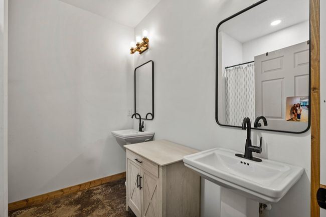 Primary bathroom | Image 4