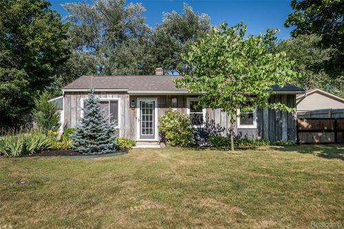 3755 Coleport St, Lake Orion, MI, 48359-1605 | Card Image