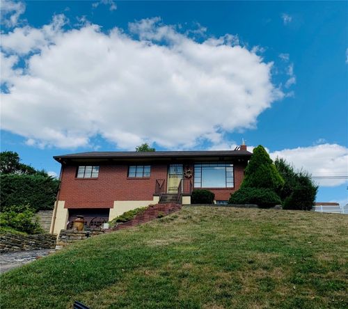 125 Revere Dr, Pleasant Hills, PA, 15236-4421 | Card Image