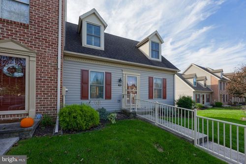 156 Crown Pointe Dr, York, PA, 17402-7804 | Card Image