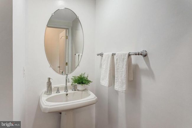25804 Commons Sq, Townhouse with 3 bedrooms, 4 bathrooms and null parking in CHANTILLY VA | Image 16