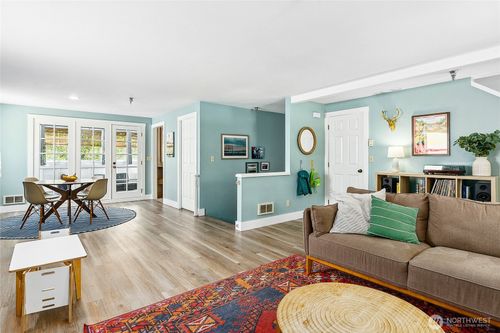apt-202-490 Madison Ave N, Bainbridge Island, WA, 98110-1871 | Card Image
