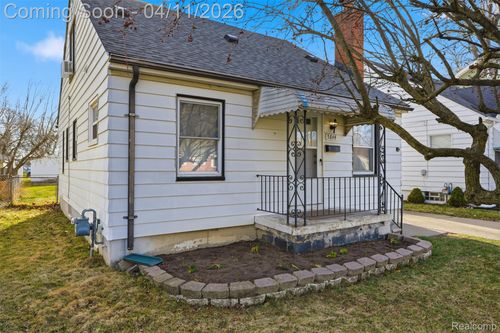 5844 Gilman St, Garden City, MI, 48135-2511 | Card Image