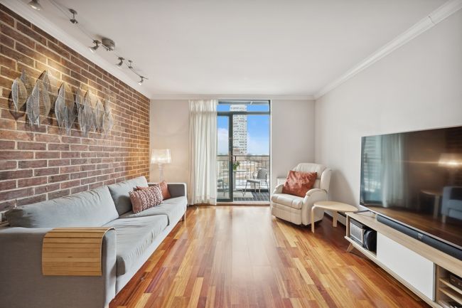 APT-811 - 3900 N Pine Grove Ave, Condo with 1 bedrooms, 1 bathrooms and 1 parking in CHICAGO IL | Image 6