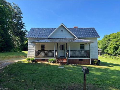 560 Cox St, Ramseur, NC, 27316-9522 | Card Image