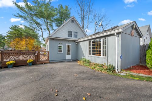 9 Cook St, Manchester, CT, 06040-3717 | Card Image