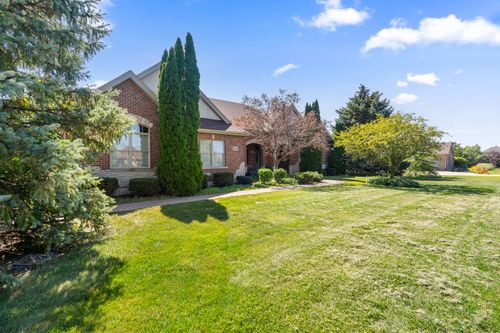 8421 W Blackthorne Way, Frankfort, IL, 60423-1296 | Card Image
