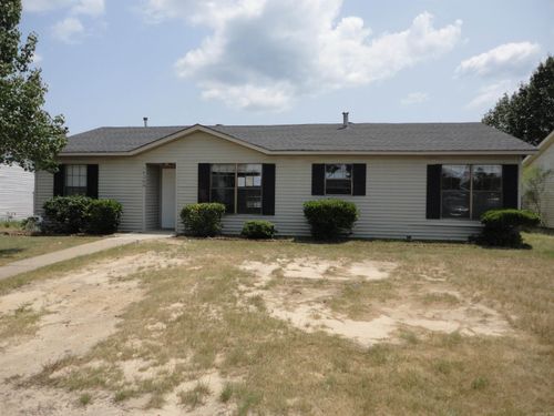 14200 Krestview Dr, Mabelvale, AR, 72103-3677 | Card Image