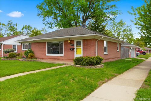 1271 E Barrett Ave, Madison Heights, MI, 48071-4154 | Card Image