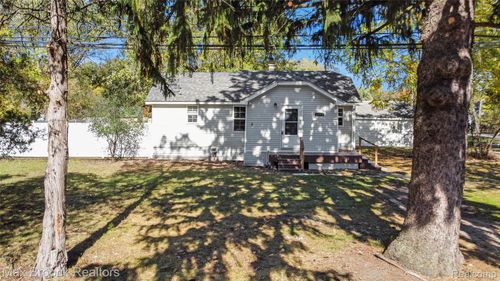 24800 W 9 Mile Rd, Southfield, MI, 48033-3937 | Card Image