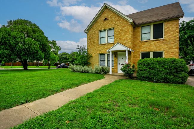 A - 902 S Oak Cliff Blvd, Home with 2 bedrooms, 1 bathrooms and null parking in Dallas TX | Image 4