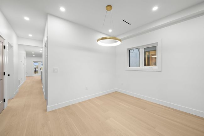 5628 Chaffey Ave, Home with 6 bedrooms, 5 bathrooms and 2 parking in Burnaby BC | Image 5