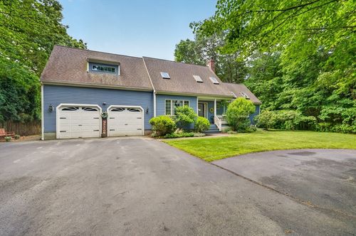 42 Medeiros Ln, Dartmouth, MA, 02747-1375 | Card Image
