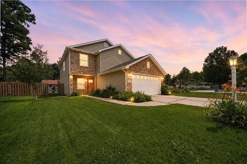 900 Brookfield Dr, Chesterton, IN, 46304 | Card Image