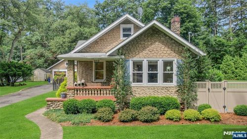 6 Ackerman Ave, Woodcliff Lake, NJ, 07677-7910 | Card Image