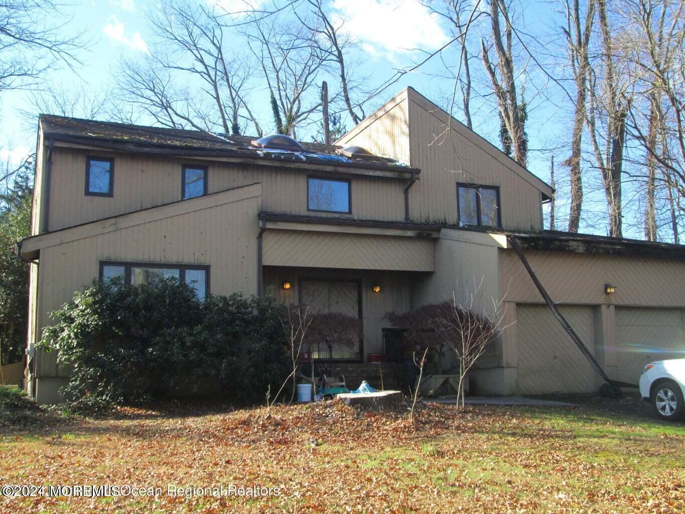 Thomas Dr, Manalapan, NJ 07726