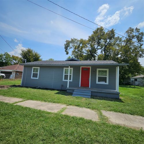 1403 E 4th Ave, Corsicana, TX, 75110-4757 | Card Image