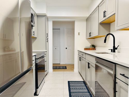 apt-66-100 Kennedy Dr, South Burlington, VT, 05403-7246 | Card Image