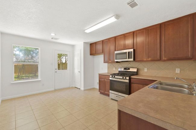 Kitchen | Image 12