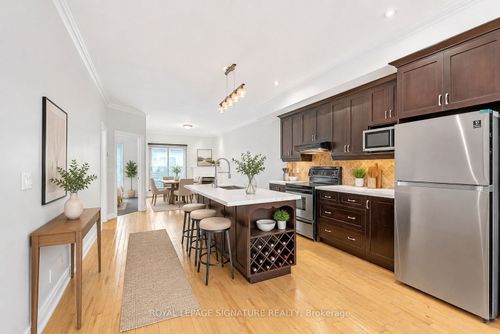1019A College St, Toronto, ON, M6H1A8 | Card Image