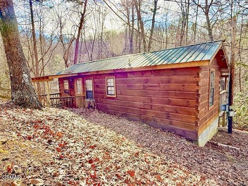 1041 Ridgefield Dr, Sevierville, TN, 37876-8914 | Card Image