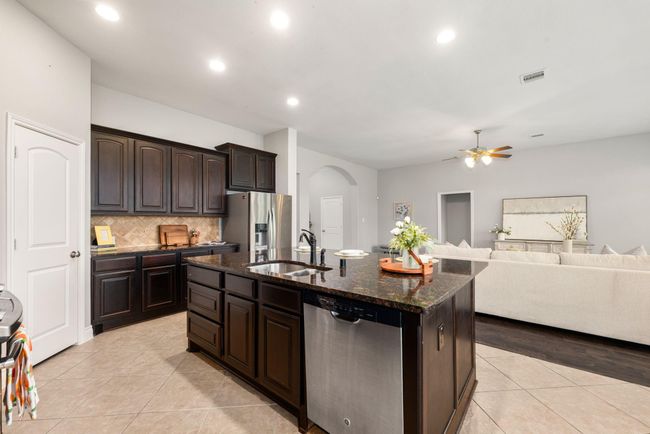 2314 Laurel Loch Ln, House other with 4 bedrooms, 2 bathrooms and 2 parking in Pearland TX | Image 16