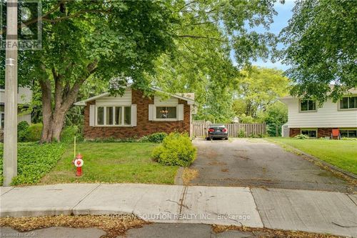 108 Fassett Court, Hamilton (Rolston), ON, L9G4E7 | Card Image