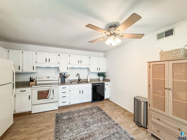 APT-304 - 3608 S Gateway Blvd, Condo with 2 bedrooms, 1 bathrooms and null parking in Sioux Falls SD | Image 7