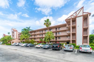 308 - 7341 Amberly Lane, Condo with 2 bedrooms, 2 bathrooms and null parking in Delray Beach FL | Image 2