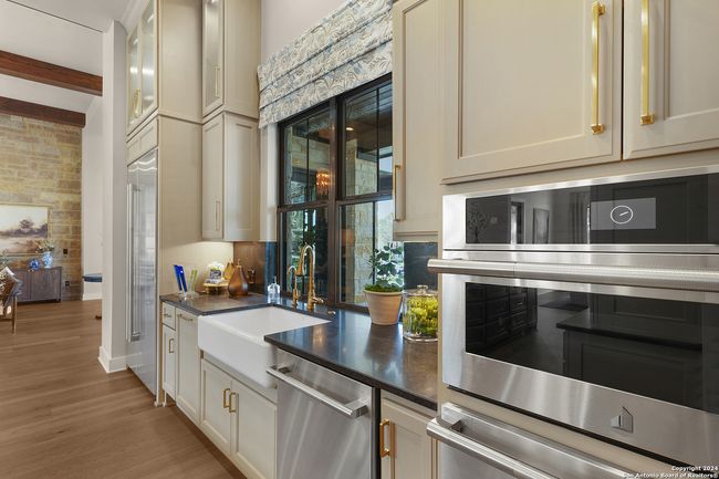 8170 Blue Oak, House other with 4 bedrooms, 5 bathrooms and null parking in Garden Ridge TX | Image 41