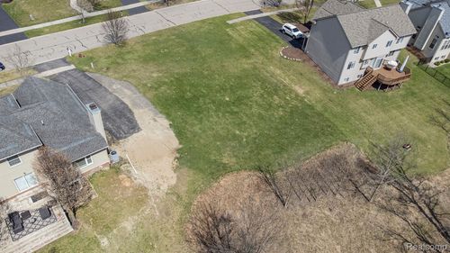 5808 Woodfield Pkwy, Grand Blanc, MI, 48439-9449 | Card Image