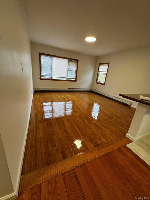 149 19th Ave, Whitestone, NY, 11357-3126 | Card Image