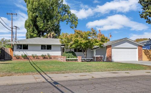 4613 B Pkwy, Sacramento, CA, 95823-3149 | Card Image
