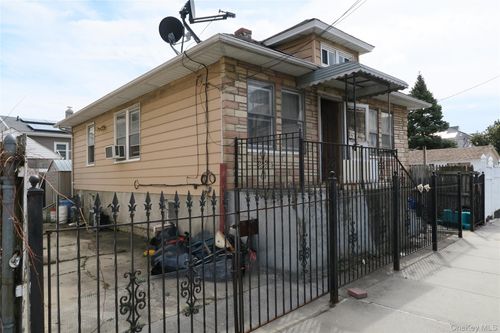 1382 Mcbride Street, New York, NY, 11691 | Card Image