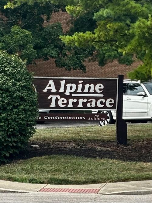 4901 Chalet Dr, Saint Bernard, OH, 45217-1452 | Card Image