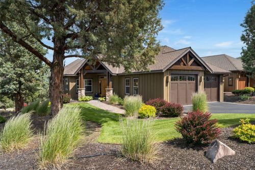 330 Vista Rim Dr, Redmond, OR, 97756-7153 | Card Image