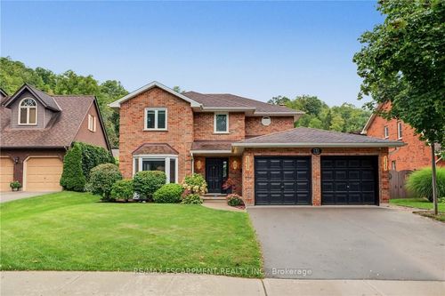 141 Race St, Paris, ON, N3L3X2 | Card Image