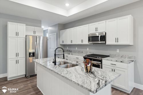 3113 Harbor Pointe Cir, Fenton, MI, 48430-3903 | Card Image