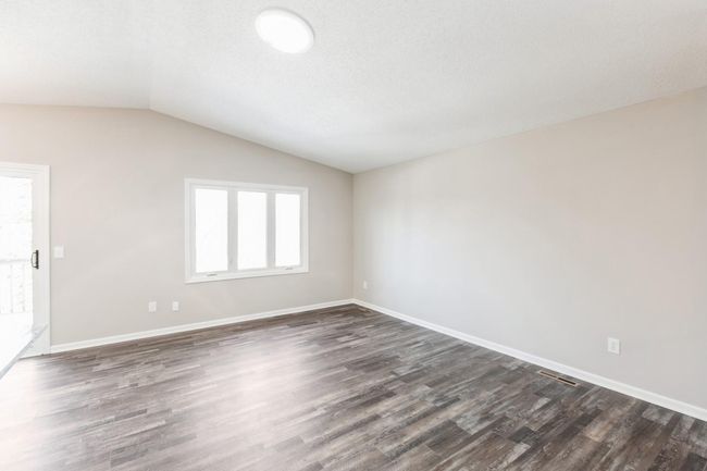 04_258476thStE_165_LivingRoom_Large.jpg | Image 5