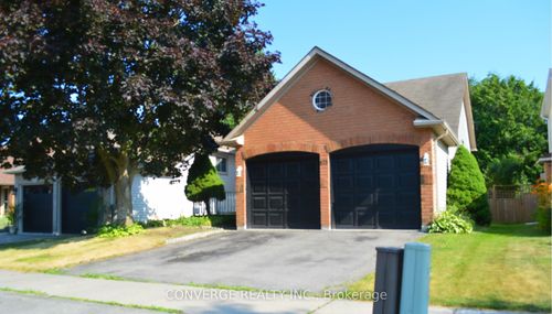 425 Elmwood Crt, Oshawa, ON, L1G7X8 | Card Image