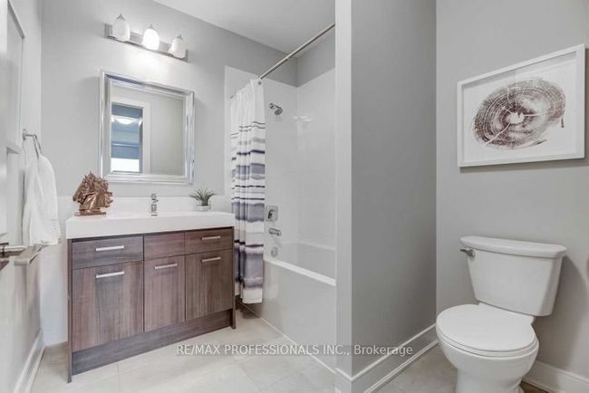 405 - 150 Main St W, Condo with 2 bedrooms, 2 bathrooms and null parking in Hamilton ON | Image 4