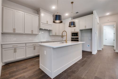 8028 Thomas Xing, North Richland Hills, TX, 76180-6400 | Card Image
