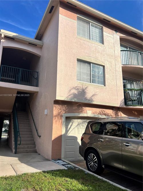 apt-212-2021 Se 10th Ave, Fort Lauderdale, FL, 33316-4521 | Card Image