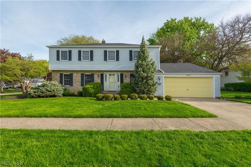 22870 Laramie Dr, Rocky River, OH, 44116-3067 | Card Image