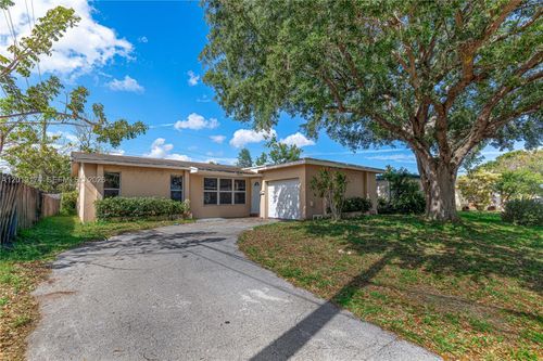 9151 Nw 21st Mnr, Sunrise, FL, 33322-3717 | Card Image