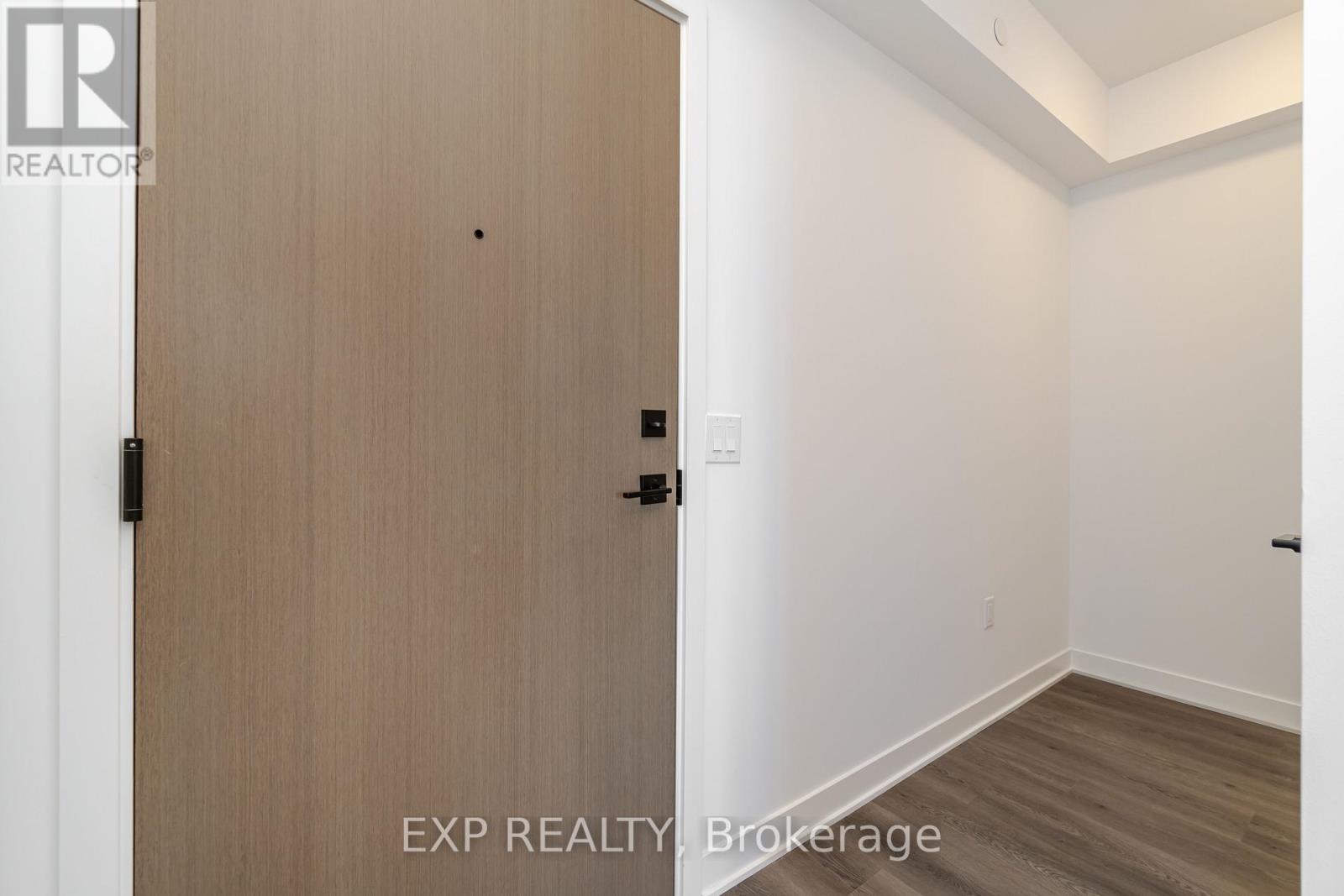 Residential Lease in Toronto (Islington-City Centre West) 4