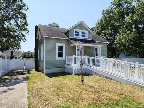 78 Roslyn St, Islip Terrace, NY, 11752-2814 | Card Image