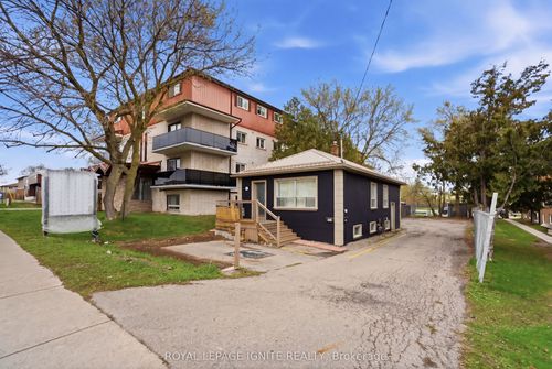 951 Simcoe St N, Oshawa, ON, L1G4W3 | Card Image