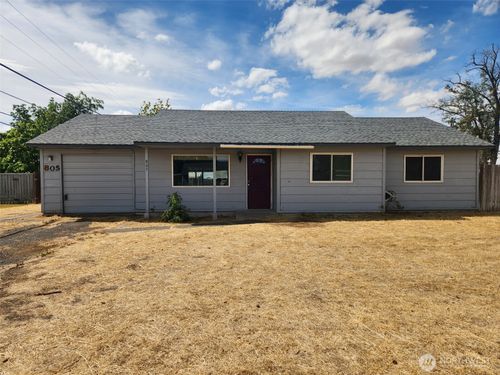 805 Lindberg Ln, Moses Lake, WA, 98837-3151 | Card Image